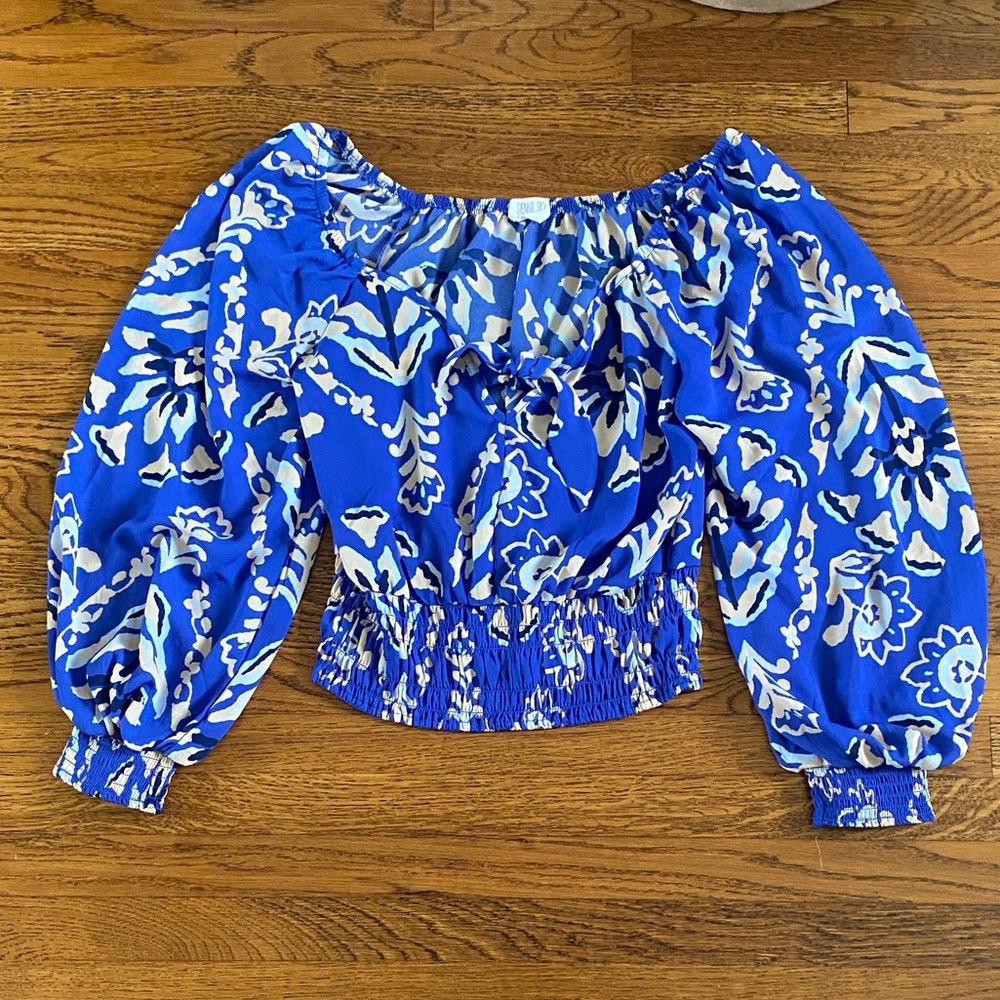 Women’s Blue and Cream Floral Blouse with smocked waist, Size L